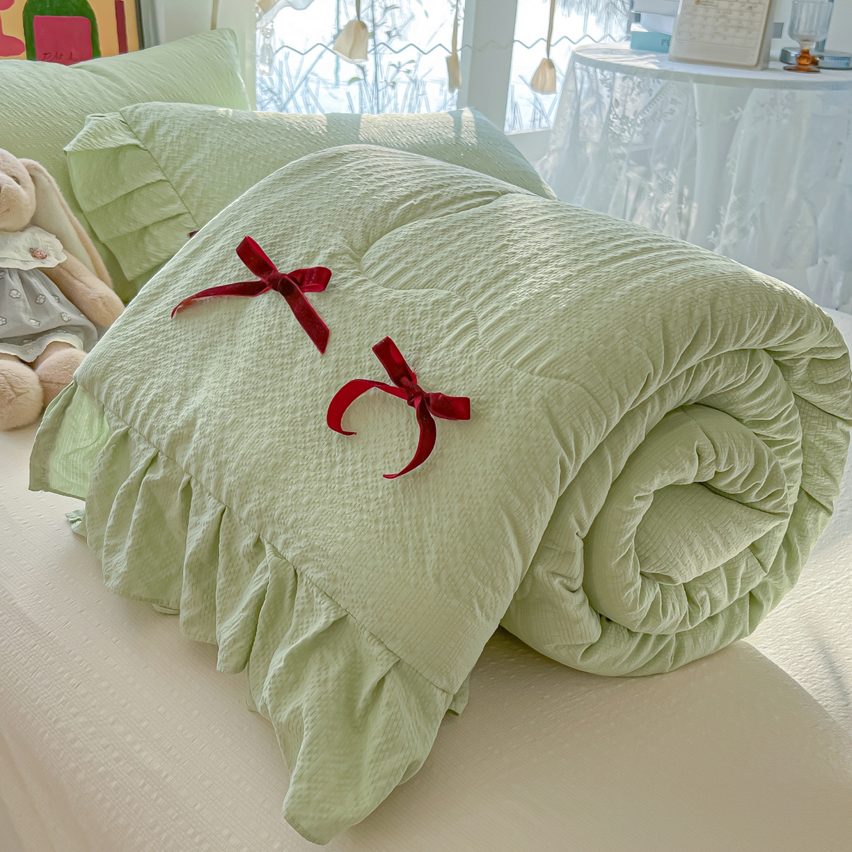 91家纺网 家纺一手货源 找家纺 爱彼家纺 2026新款纯色花边蝴蝶结夏被空调被夏凉被 蝴蝶结夏被-抹茶奶芙