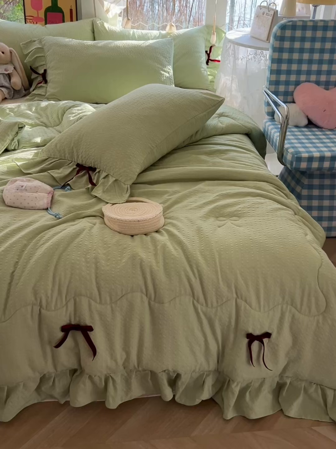 91家纺网 家纺一手货源 找家纺 爱彼家纺 2026新款纯色花边蝴蝶结夏被空调被夏凉被 蝴蝶结夏被-抹茶奶芙