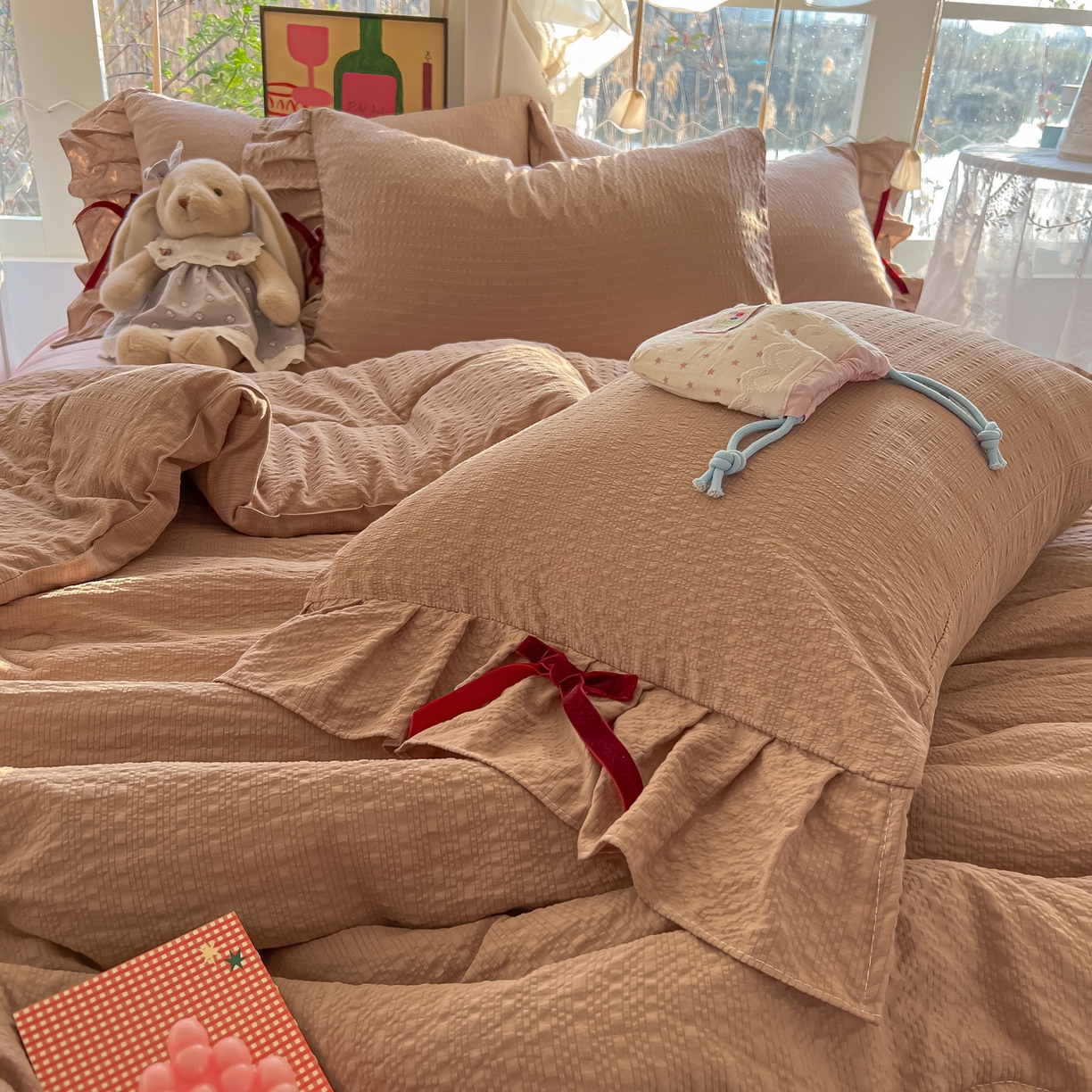 91家纺网 家纺一手货源 找家纺 爱彼家纺 2026新款纯色花边蝴蝶结夏被空调被夏凉被 蝴蝶结夏被-拿铁奶芙