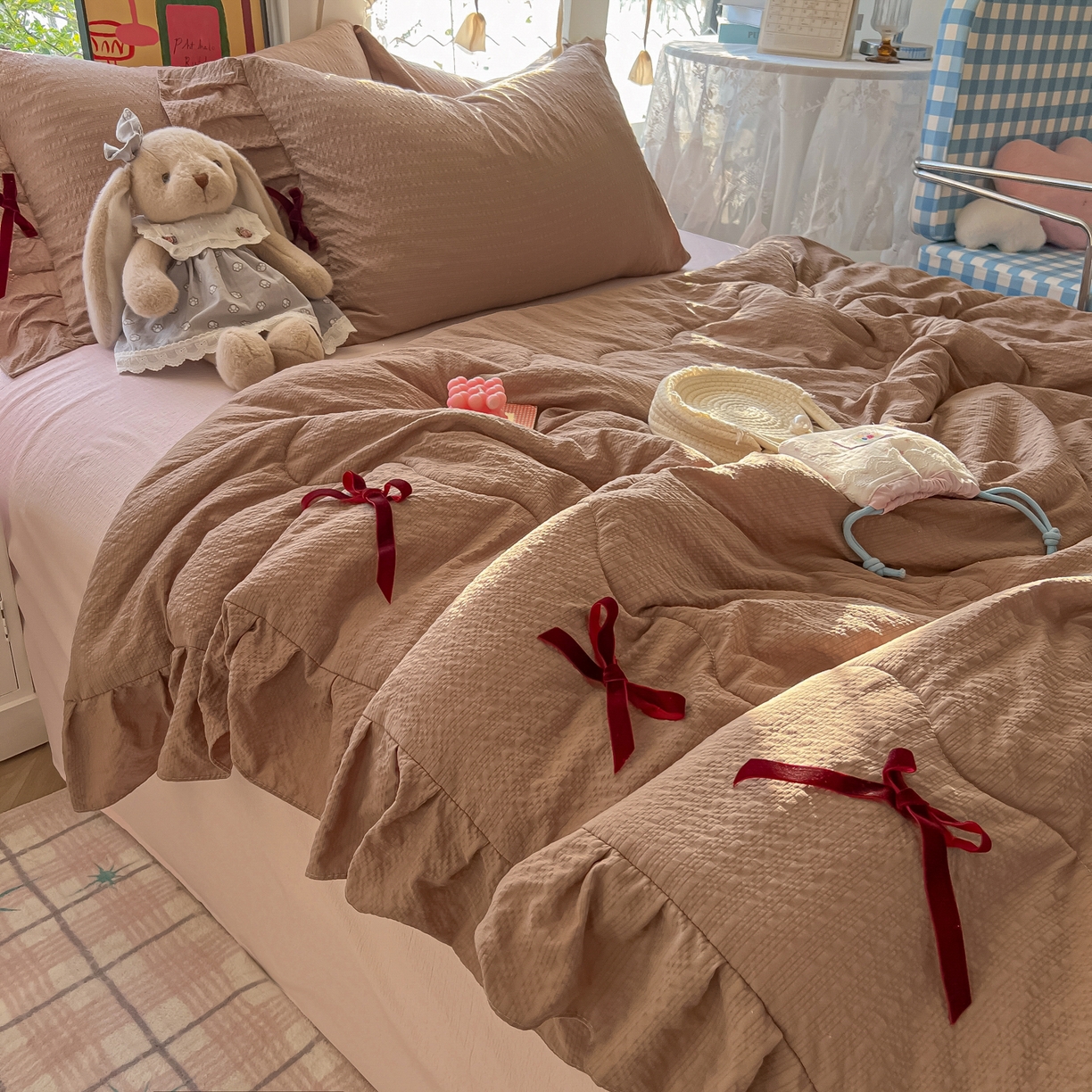 91家纺网 家纺一手货源 找家纺 爱彼家纺 2026新款纯色花边蝴蝶结夏被空调被夏凉被 蝴蝶结夏被-拿铁奶芙