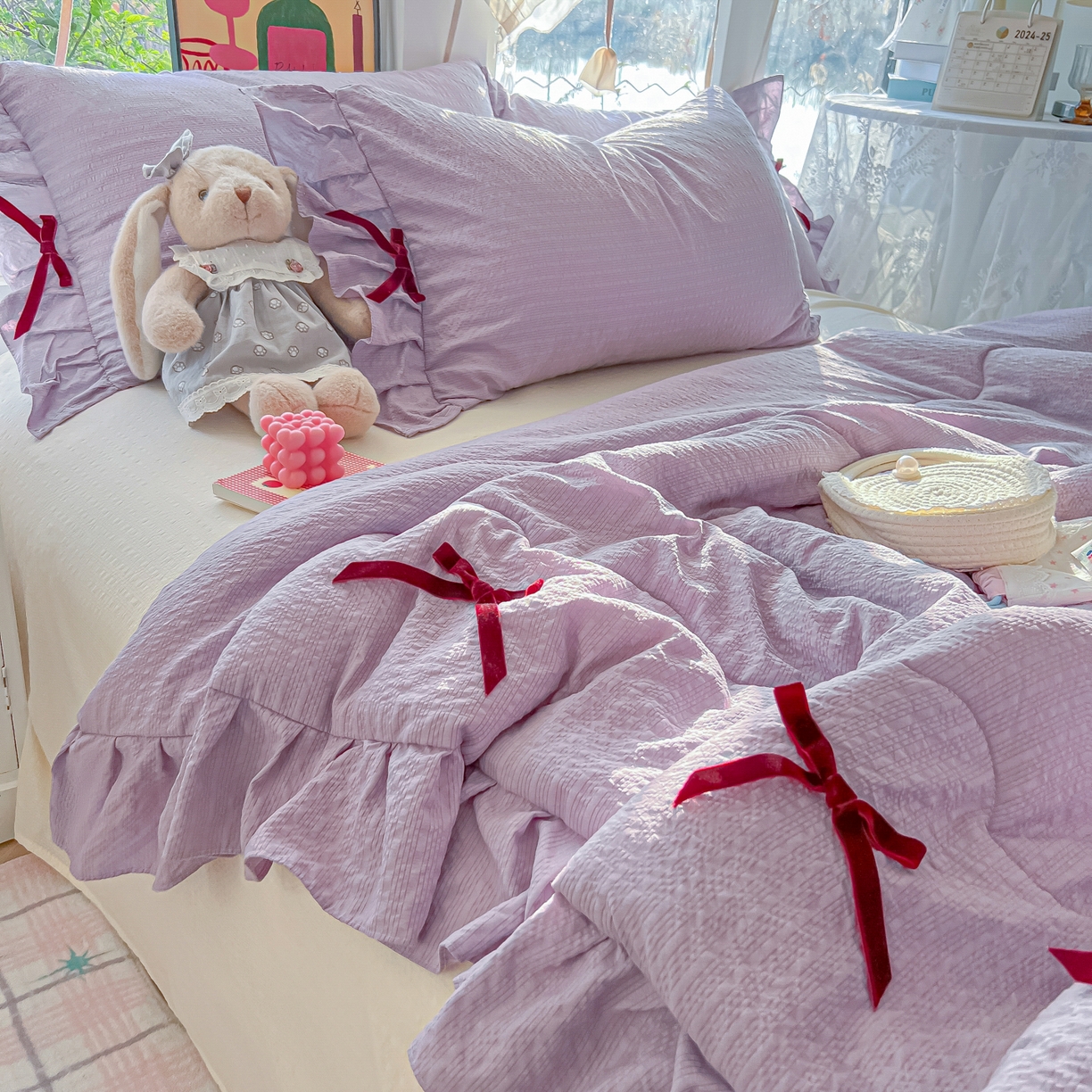 91家纺网 家纺一手货源 找家纺 爱彼家纺 2026新款纯色花边蝴蝶结夏被空调被夏凉被 蝴蝶结夏被-小兔芋泥