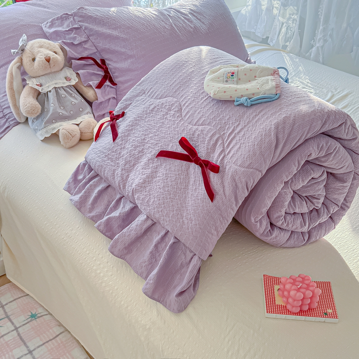 91家纺网 家纺一手货源 找家纺 爱彼家纺 2026新款纯色花边蝴蝶结夏被空调被夏凉被 蝴蝶结夏被-小兔芋泥