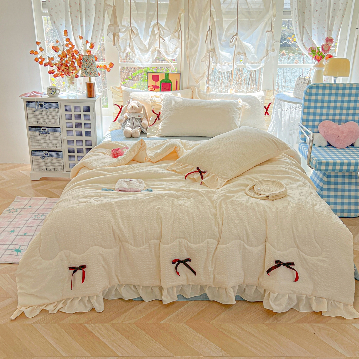 91家纺网 家纺一手货源 找家纺 爱彼家纺 2026新款纯色花边蝴蝶结夏被空调被夏凉被 蝴蝶结夏被-芝士奶冻