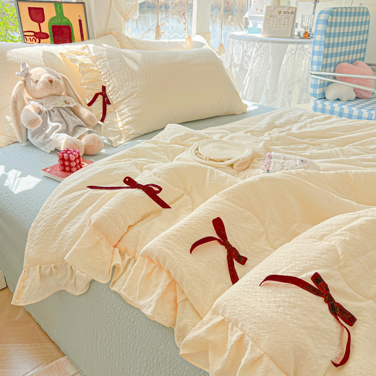 91家纺网 家纺一手货源 找家纺 爱彼家纺 2026新款纯色花边蝴蝶结夏被空调被夏凉被 蝴蝶结夏被-芝士奶冻