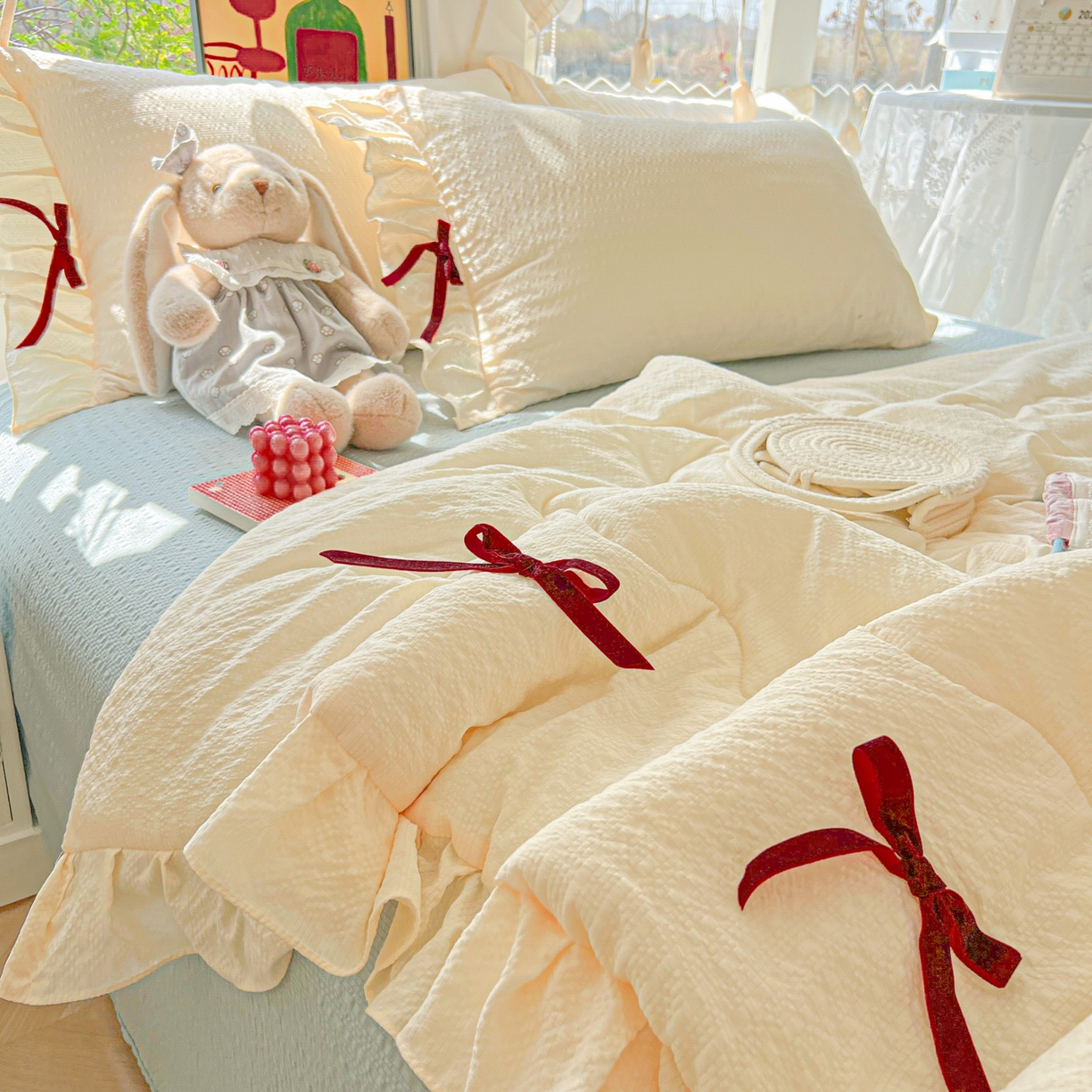 91家纺网 家纺一手货源 找家纺 爱彼家纺 2026新款纯色花边蝴蝶结夏被空调被夏凉被 蝴蝶结夏被-芝士奶冻