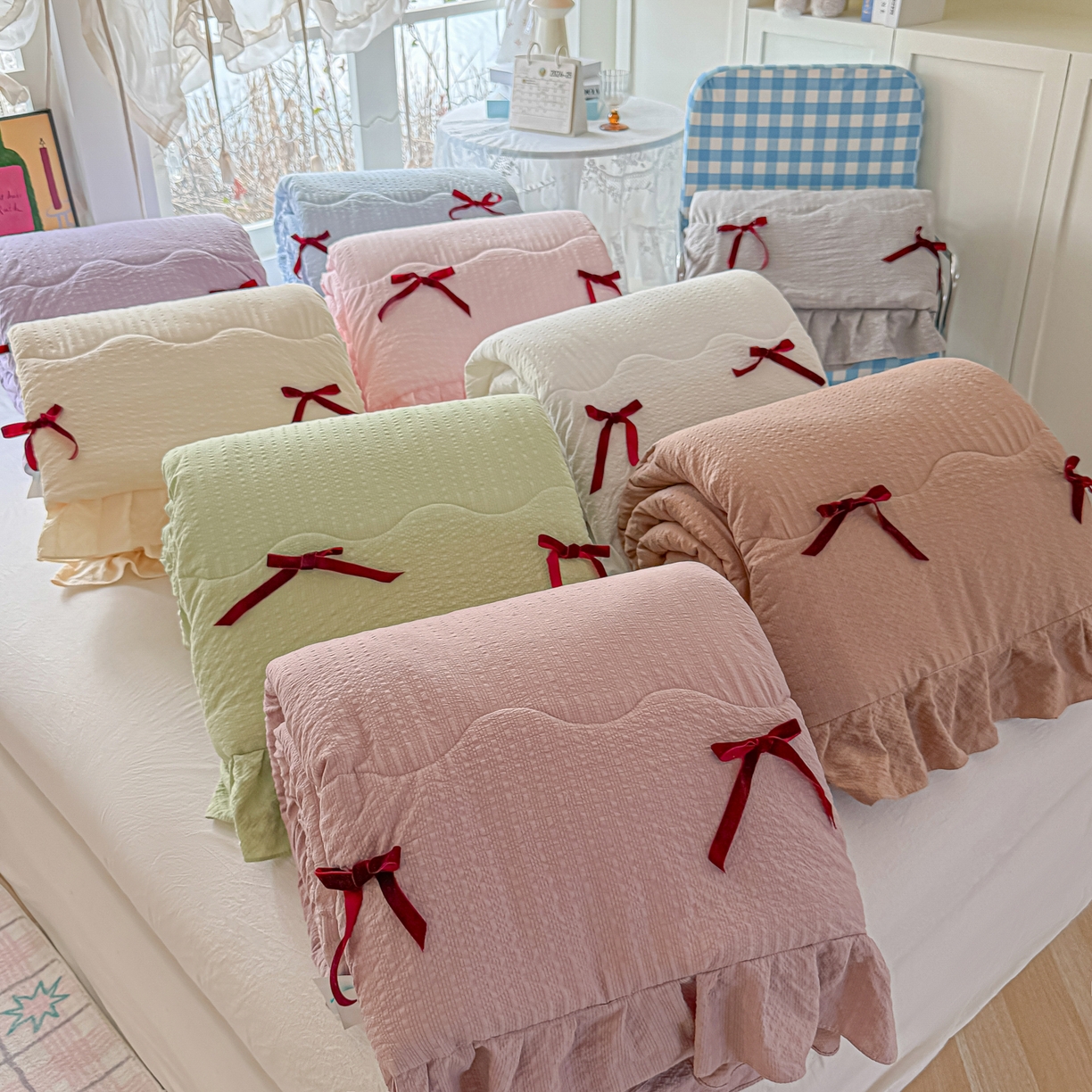 91家纺网 家纺一手货源 找家纺 爱彼家纺 2026新款纯色花边蝴蝶结夏被空调被夏凉被 组合图仅供参考不可下单