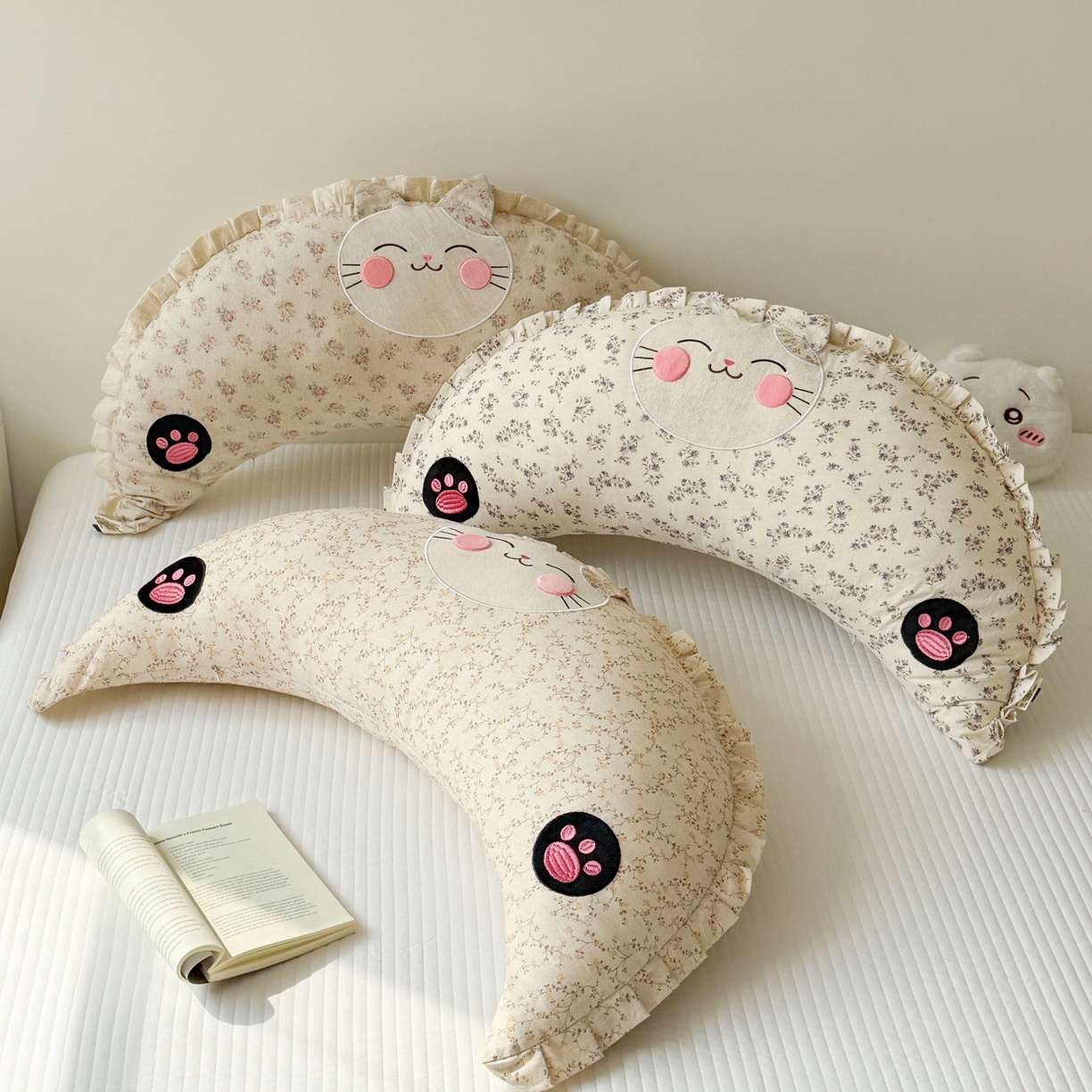 91家纺网 家纺一手货源 找家纺 （总）蔻眠 多功能月亮猫棉麻大抱枕靠枕卡通枕芯异形枕头