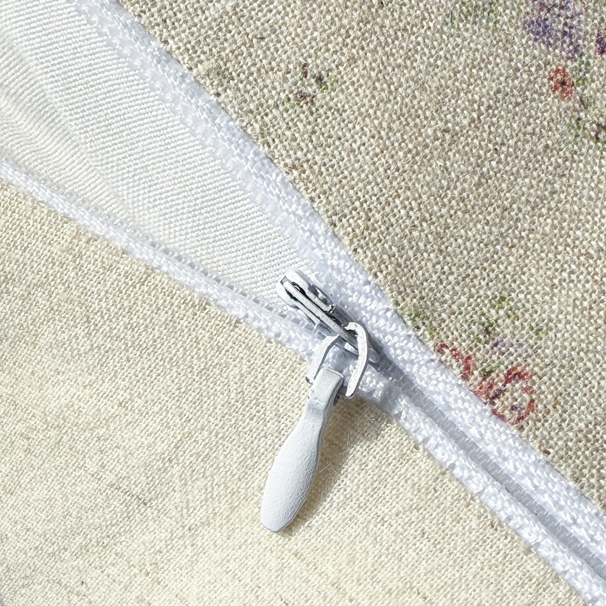 91家纺网 家纺一手货源 找家纺 蔻眠 多功能月亮猫棉麻大抱枕靠枕卡通枕芯异形枕头 月亮猫-花语