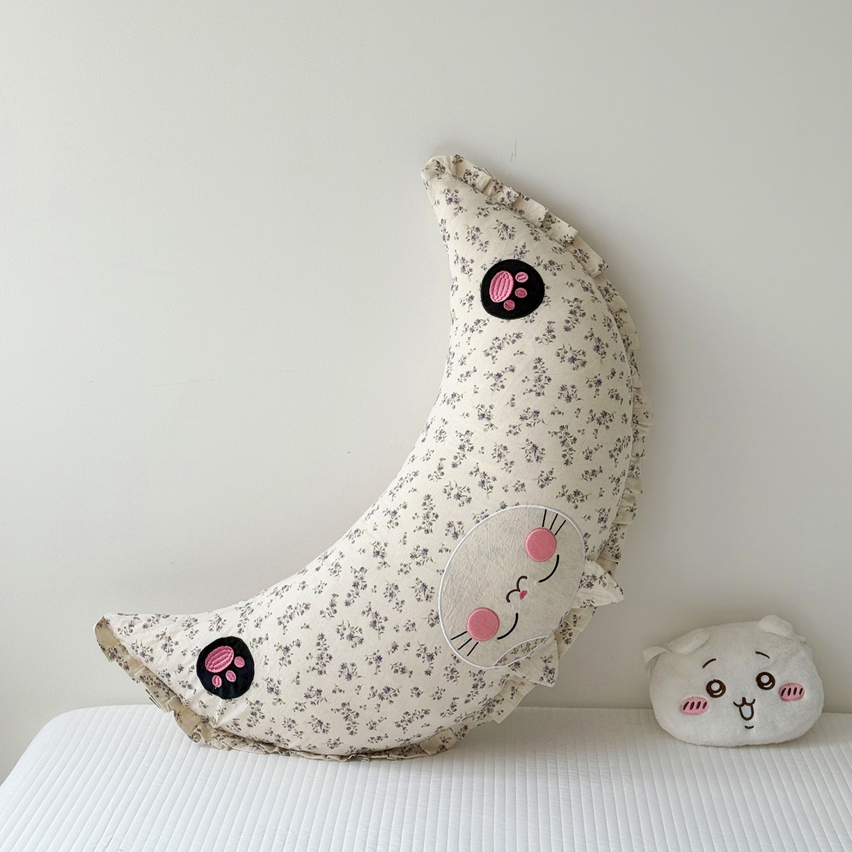 91家纺网 家纺一手货源 找家纺 蔻眠 多功能月亮猫棉麻大抱枕靠枕卡通枕芯异形枕头 月亮猫-紫韵