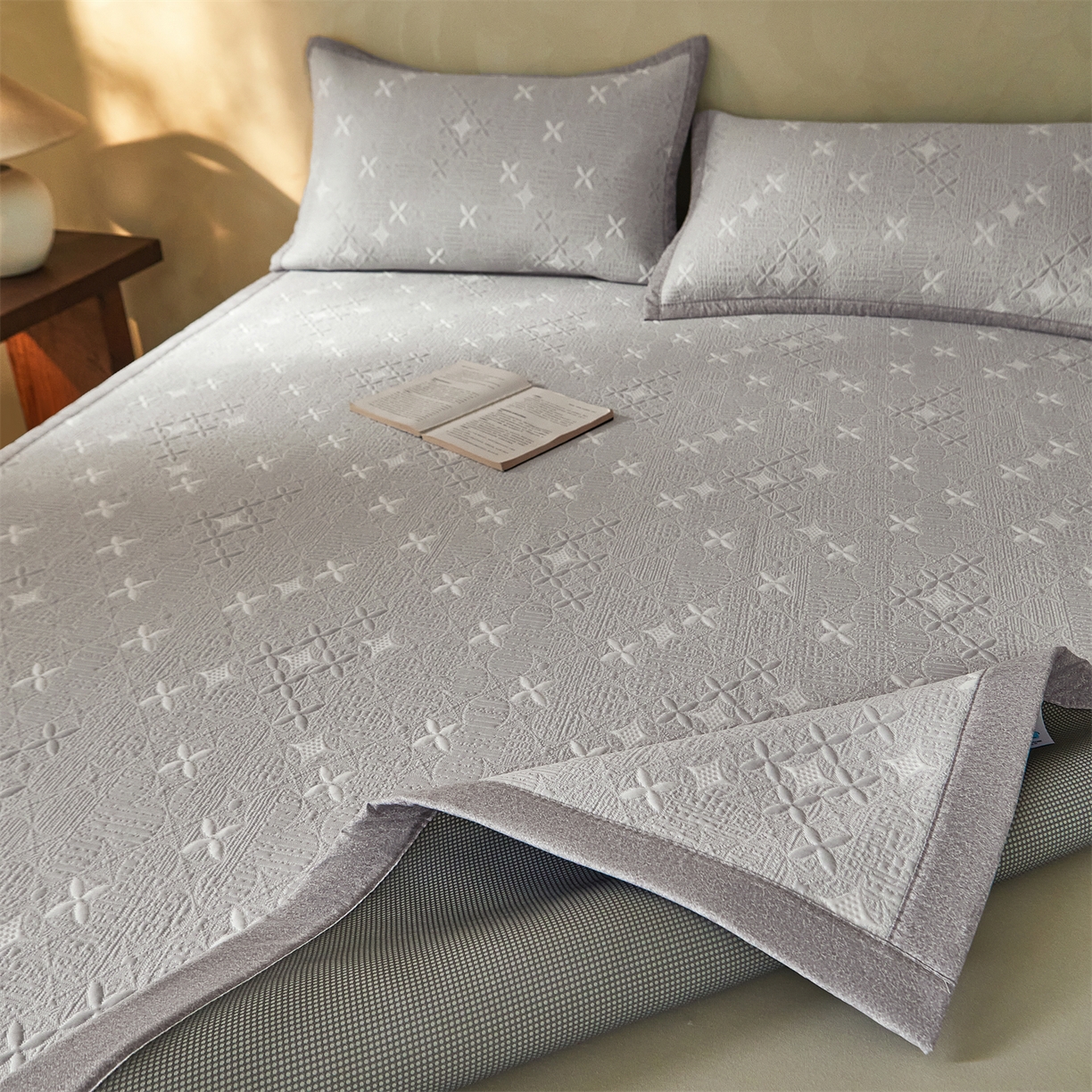 91家纺网 家纺一手货源 找家纺 慕木家纺 2026新款冰豆豆满天星凉席床笠席子凉席 床席款-满天星-灰