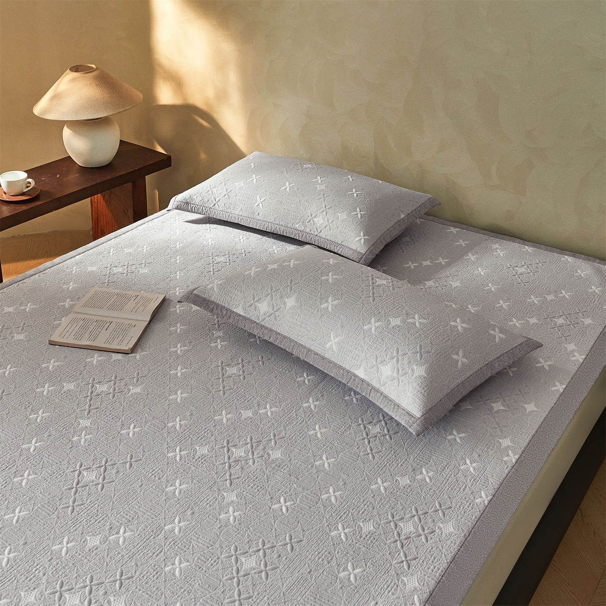 91家纺网 家纺一手货源 找家纺 慕木家纺 2026新款冰豆豆满天星凉席床笠席子凉席 床席款-满天星-灰