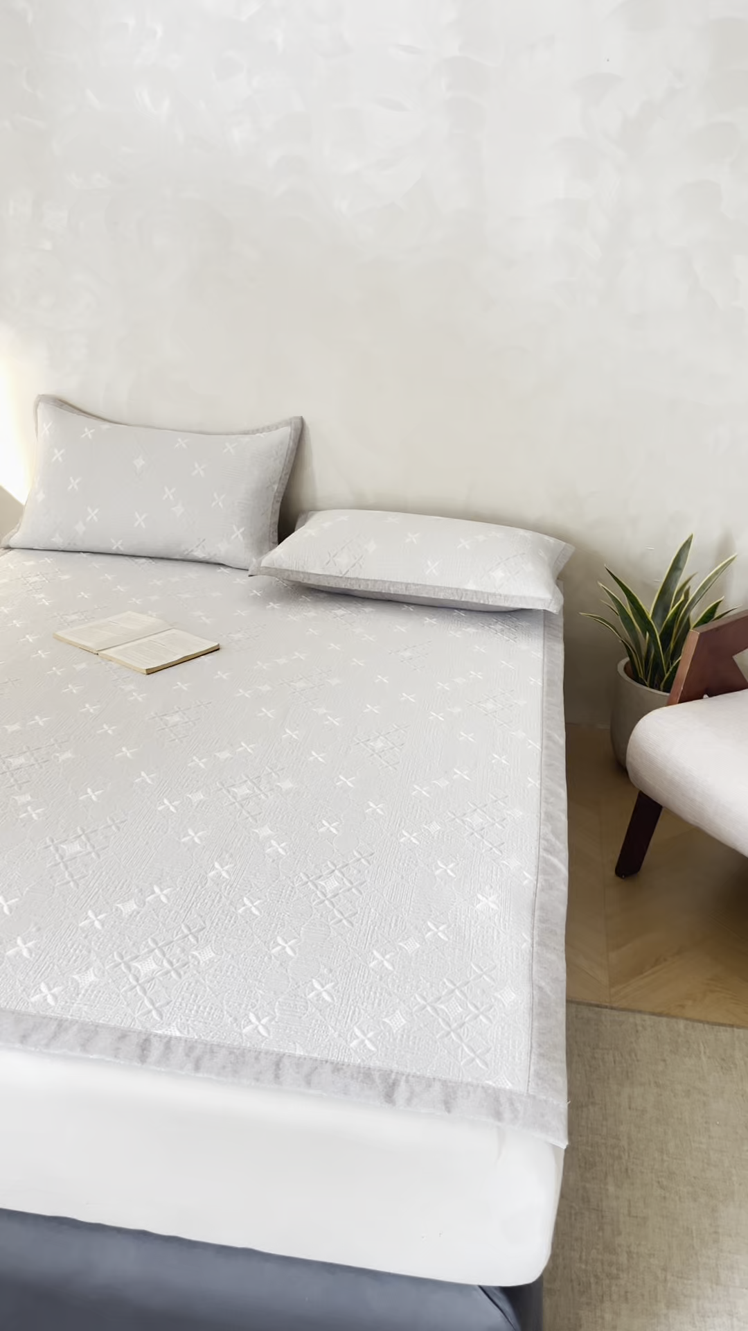 91家纺网 家纺一手货源 找家纺 慕木家纺 2026新款冰豆豆满天星凉席床笠席子凉席 床席款-满天星-灰