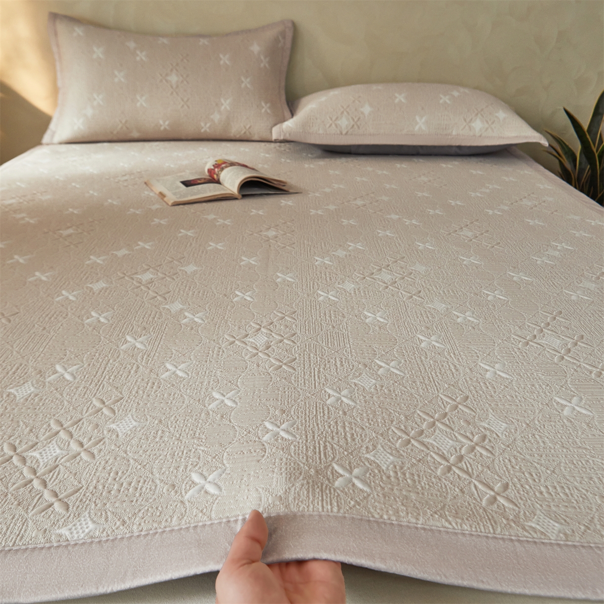 91家纺网 家纺一手货源 找家纺 慕木家纺 2026新款冰豆豆满天星凉席床笠席子凉席 床席款-满天星-卡其