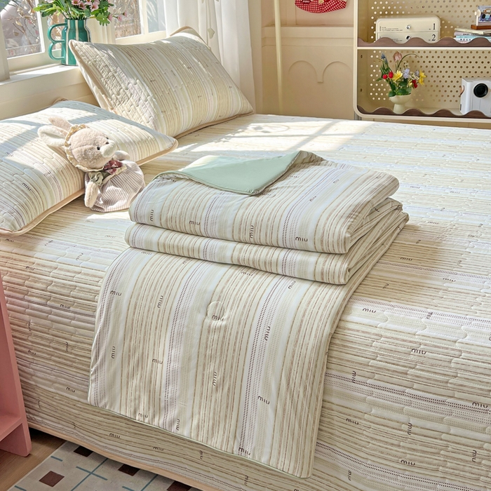 91家纺网 家纺一手货源 找家纺 卡普家居 2026新款A类锦氨凉感印花夏被床盖床单款四件套 抹茶序曲