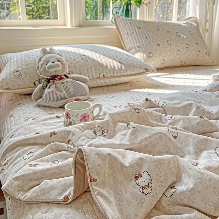 91家纺网 家纺一手货源 找家纺 卡普家居 2026新款A类锦氨凉感印花夏被床盖床单款四件套 奶盖Kitty
