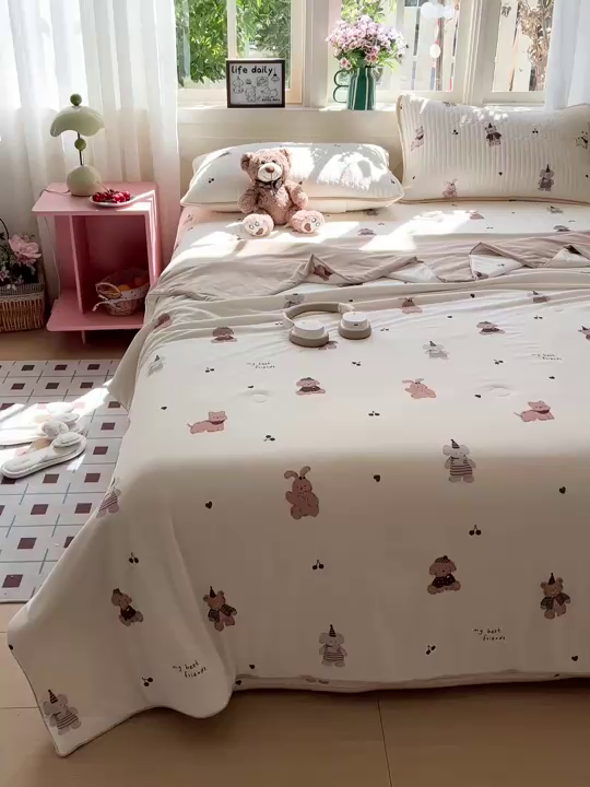 91家纺网 家纺一手货源 找家纺 卡普家居 2026新款A类锦氨凉感印花夏被床盖床单款四件套 奶咖萌宠