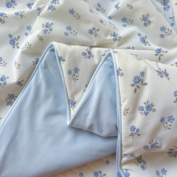 91家纺网 家纺一手货源 找家纺 卡普家居 2026新款A类锦氨凉感印花夏被床盖床单款四件套 奶油兰花束