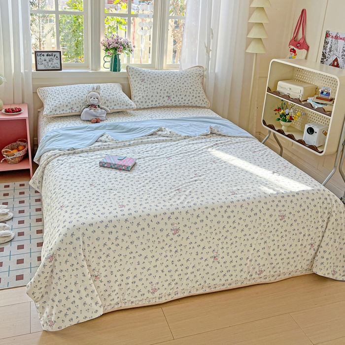 91家纺网 家纺一手货源 找家纺 卡普家居 2026新款A类锦氨凉感印花夏被床盖床单款四件套 奶油兰花束