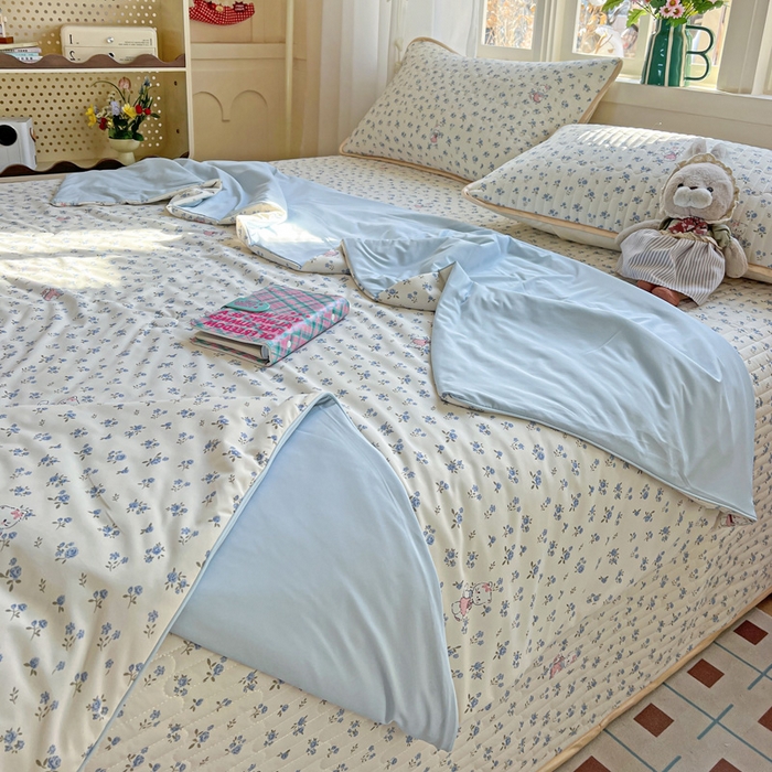 91家纺网 家纺一手货源 找家纺 卡普家居 2026新款A类锦氨凉感印花夏被床盖床单款四件套 奶油兰花束