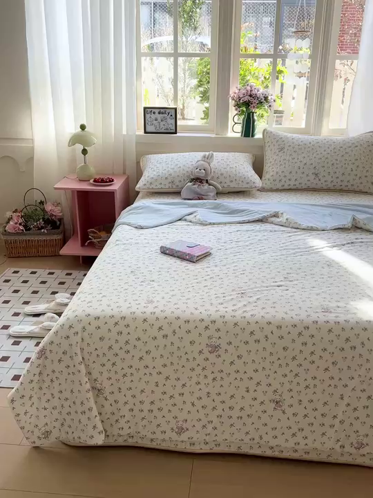 91家纺网 家纺一手货源 找家纺 卡普家居 2026新款A类锦氨凉感印花夏被床盖床单款四件套 奶油兰花束