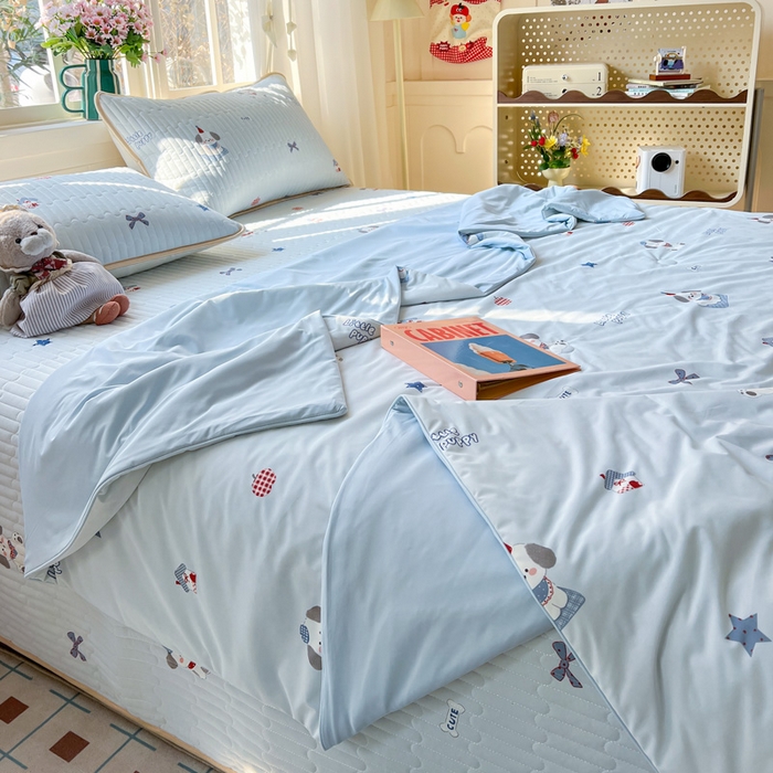 91家纺网 家纺一手货源 找家纺 卡普家居 2026新款A类锦氨凉感印花夏被床盖床单款四件套 帕恰狗