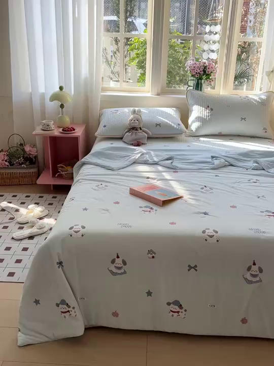 91家纺网 家纺一手货源 找家纺 卡普家居 2026新款A类锦氨凉感印花夏被床盖床单款四件套 帕恰狗