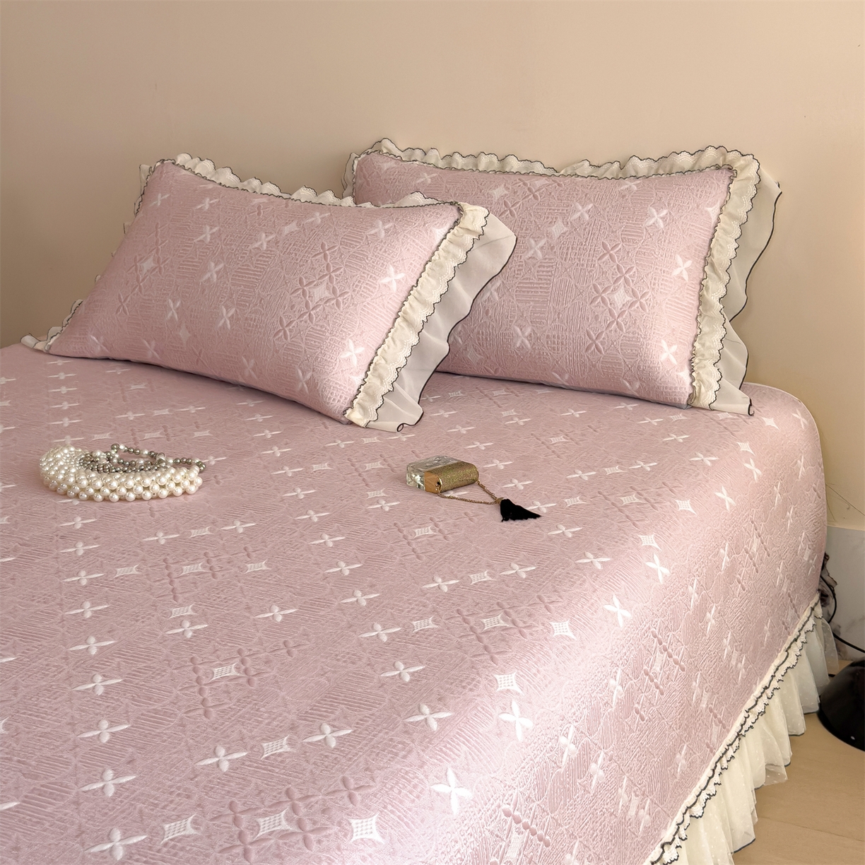 91家纺网 家纺一手货源 找家纺 慕木家纺 2026新款满天星系列冰豆豆凉席(三明治复合)乙纶面料 满天星-粉