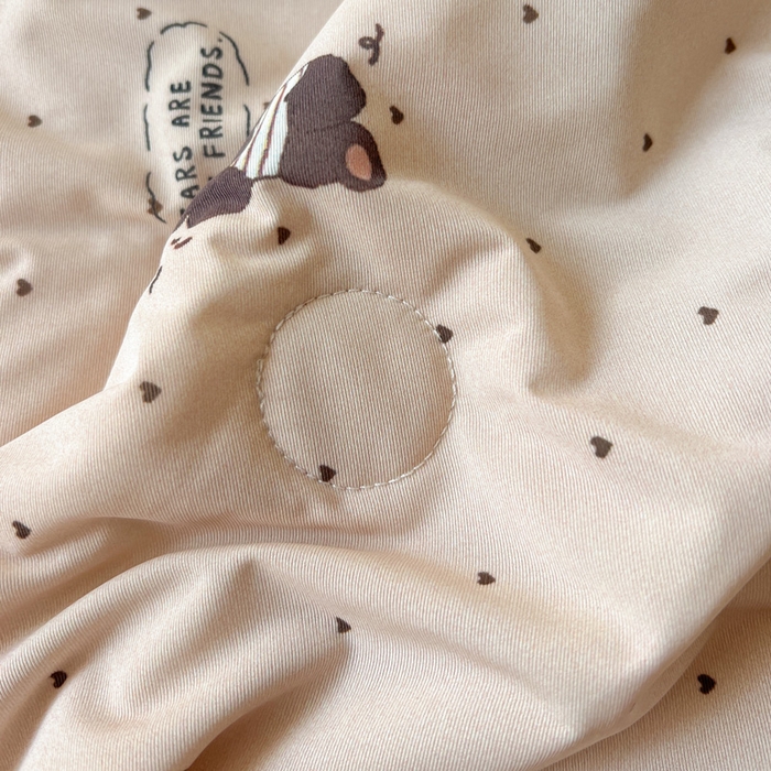 91家纺网 家纺一手货源 找家纺 卡普家居 2026新款A类锦氨凉感印花夏被床盖床单款四件套 软糖小熊