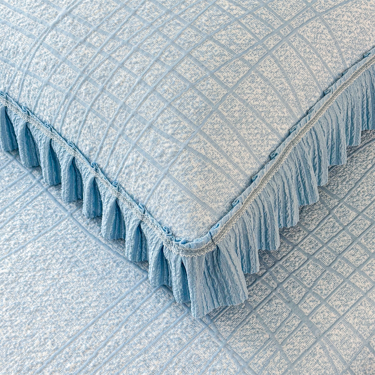 91家纺网 家纺一手货源 找家纺 慕木家纺 2026新款满天星系列冰豆豆凉席(三明治复合)乙纶面料 罗马曲线-蓝