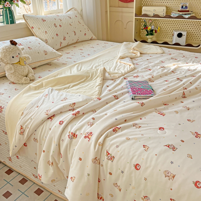 91家纺网 家纺一手货源 找家纺 卡普家居 2026新款A类锦氨凉感印花夏被床盖床单款四件套 星星人