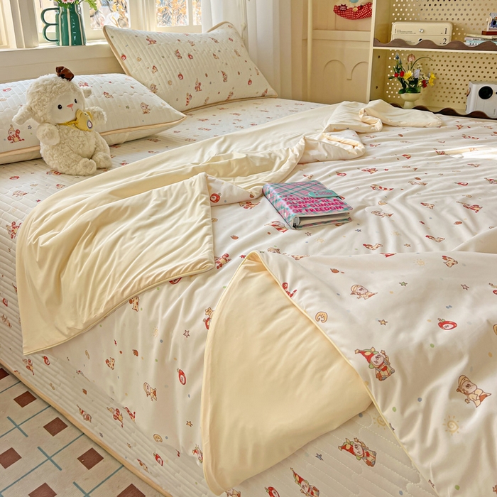 91家纺网 家纺一手货源 找家纺 卡普家居 2026新款A类锦氨凉感印花夏被床盖床单款四件套 星星人