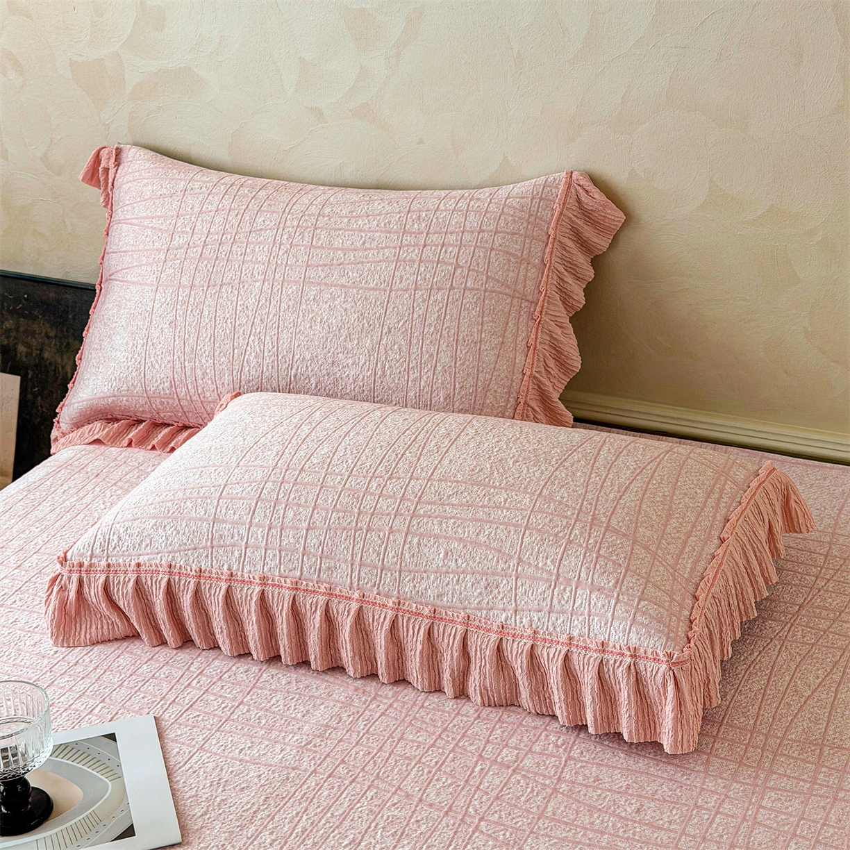 91家纺网 家纺一手货源 找家纺 慕木家纺 2026新款满天星系列冰豆豆凉席(三明治复合)乙纶面料 罗马曲线-粉