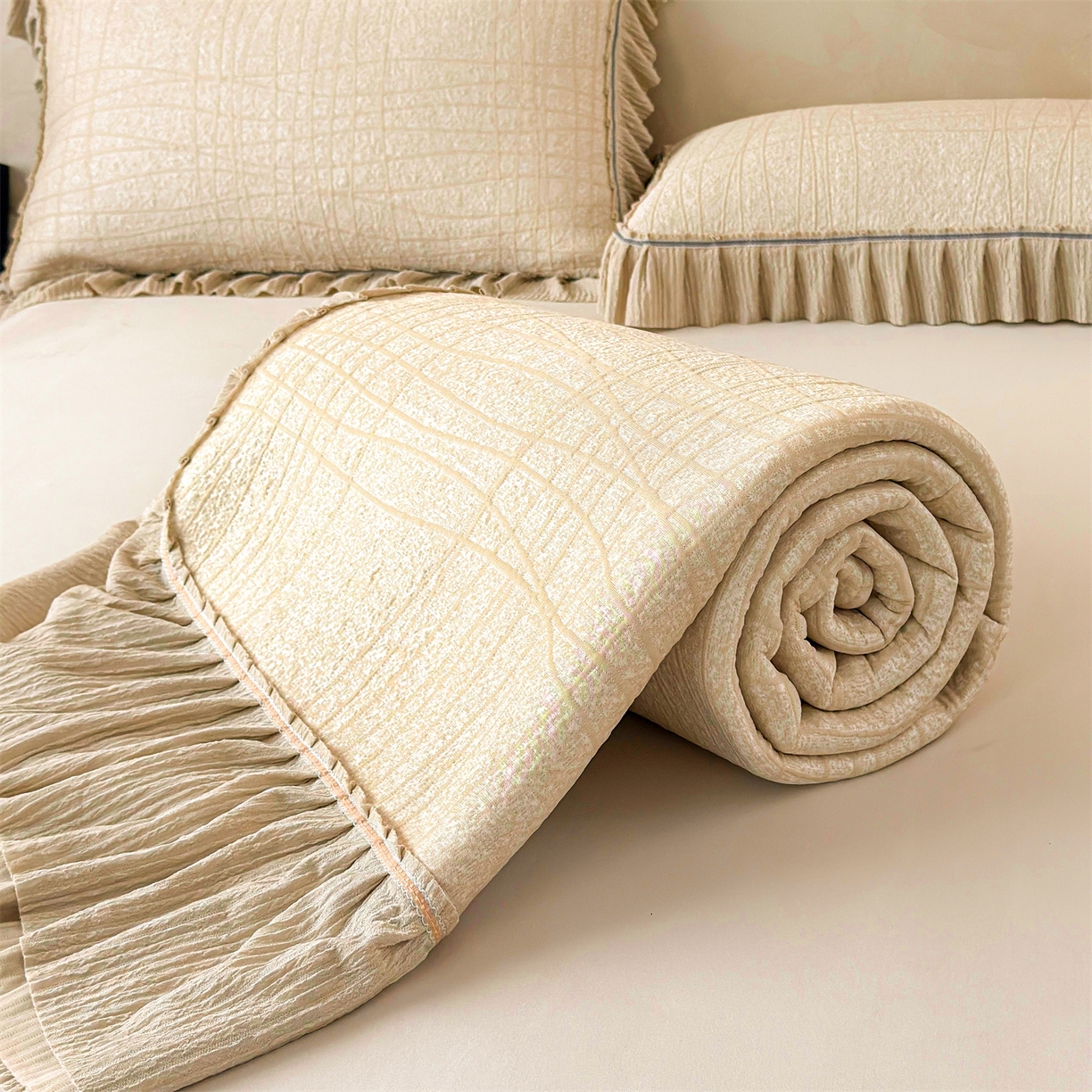 91家纺网 家纺一手货源 找家纺 慕木家纺 2026新款满天星系列冰豆豆凉席(三明治复合)乙纶面料 罗马曲线-卡其