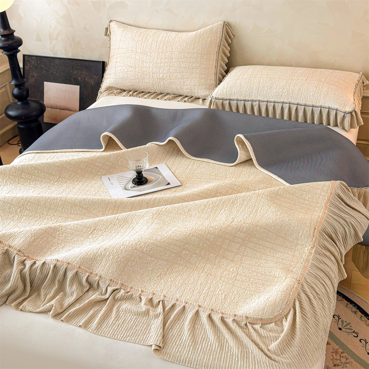 91家纺网 家纺一手货源 找家纺 慕木家纺 2026新款满天星系列冰豆豆凉席(三明治复合)乙纶面料 罗马曲线-卡其