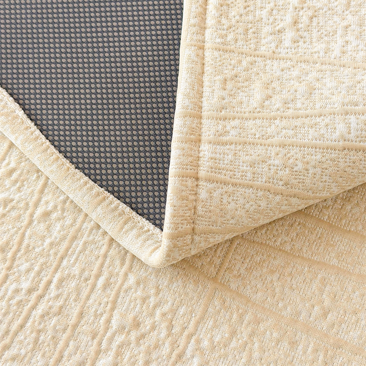 91家纺网 家纺一手货源 找家纺 慕木家纺 2026新款满天星系列冰豆豆凉席(三明治复合)乙纶面料 罗马曲线-卡其