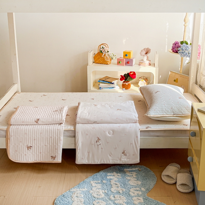 91家纺网 家纺一手货源 找家纺 （总）卡普家居 2026新款A类锦氨凉感印花夏被床盖床单款三件套