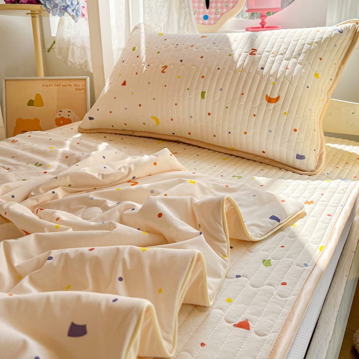 91家纺网 家纺一手货源 找家纺 （总）卡普家居 2026新款A类锦氨凉感印花夏被床盖床单款三件套