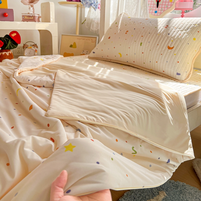 91家纺网 家纺一手货源 找家纺 （总）卡普家居 2026新款A类锦氨凉感印花夏被床盖床单款三件套