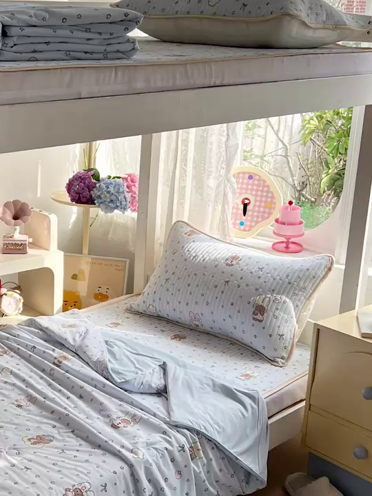 91家纺网 家纺一手货源 找家纺 卡普家居 2026新款A类锦氨凉感印花夏被床盖床单款三件套 萌兔星愿