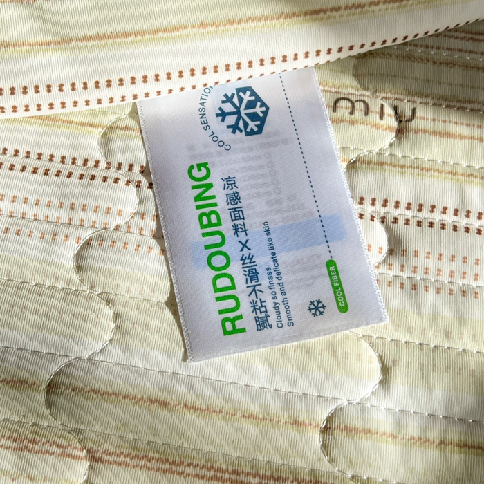 91家纺网 家纺一手货源 找家纺 卡普家居 2026新款A类锦氨凉感印花夏被床盖床单款三件套 抹茶序曲