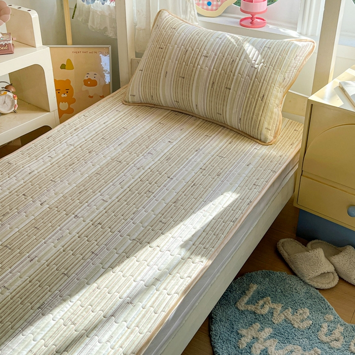 91家纺网 家纺一手货源 找家纺 卡普家居 2026新款A类锦氨凉感印花夏被床盖床单款三件套 抹茶序曲