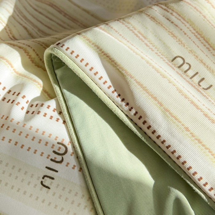 91家纺网 家纺一手货源 找家纺 卡普家居 2026新款A类锦氨凉感印花夏被床盖床单款三件套 抹茶序曲