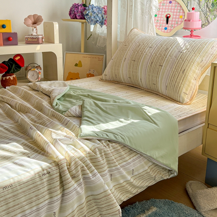 91家纺网 家纺一手货源 找家纺 卡普家居 2026新款A类锦氨凉感印花夏被床盖床单款三件套 抹茶序曲