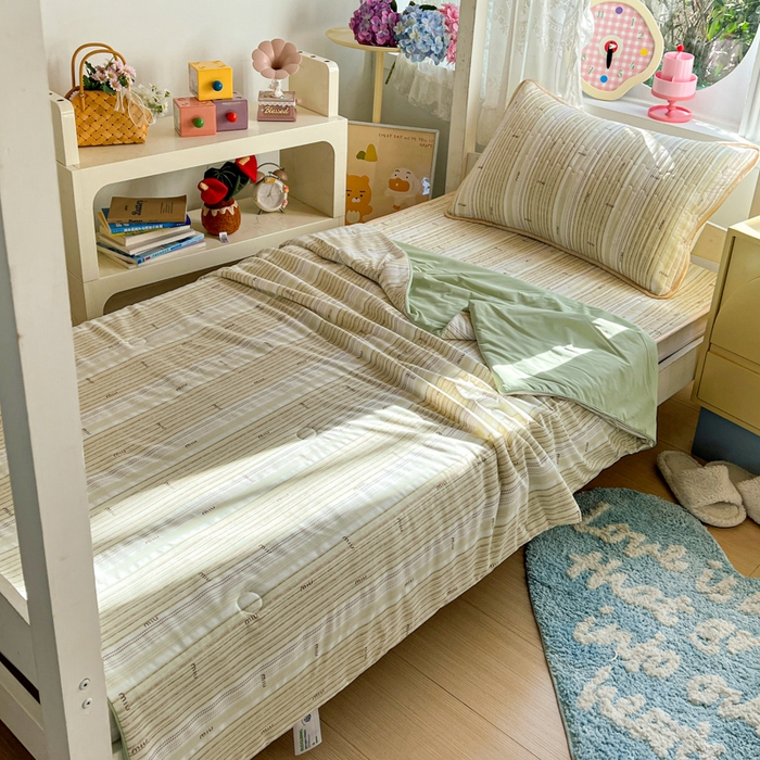 91家纺网 家纺一手货源 找家纺 卡普家居 2026新款A类锦氨凉感印花夏被床盖床单款三件套 抹茶序曲