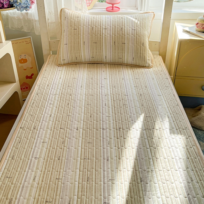 91家纺网 家纺一手货源 找家纺 卡普家居 2026新款A类锦氨凉感印花夏被床盖床单款三件套 抹茶序曲