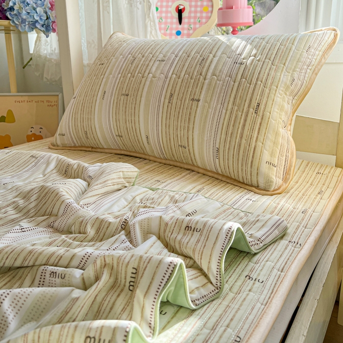 91家纺网 家纺一手货源 找家纺 卡普家居 2026新款A类锦氨凉感印花夏被床盖床单款三件套 抹茶序曲