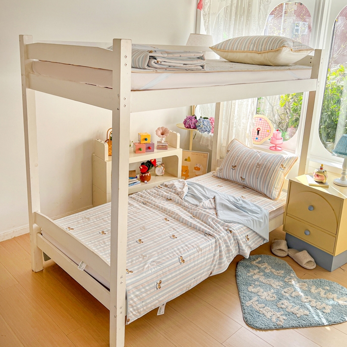 91家纺网 家纺一手货源 找家纺 卡普家居 2026新款A类锦氨凉感印花夏被床盖床单款三件套 木马童话