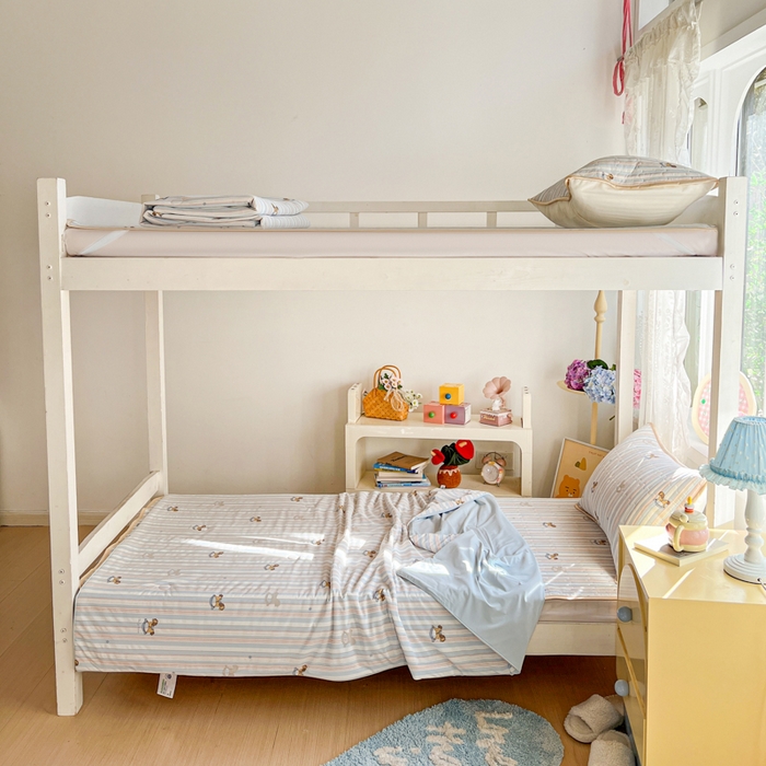 91家纺网 家纺一手货源 找家纺 卡普家居 2026新款A类锦氨凉感印花夏被床盖床单款三件套 木马童话