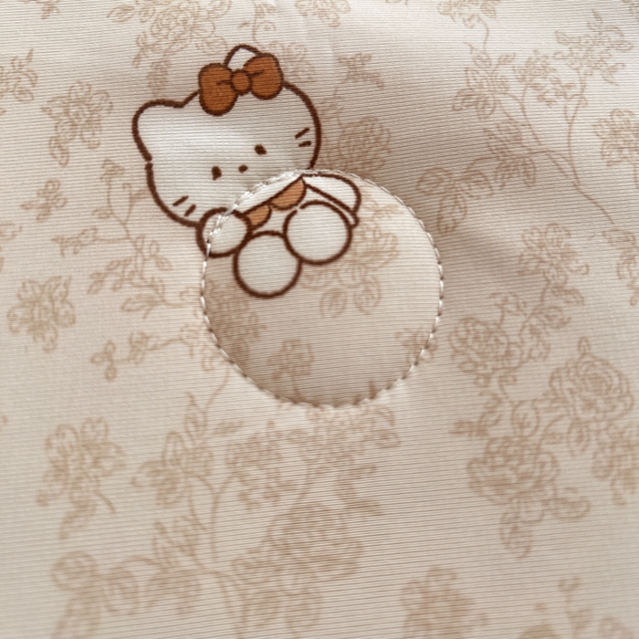 91家纺网 家纺一手货源 找家纺 卡普家居 2026新款A类锦氨凉感印花夏被床盖床单款三件套 奶盖Kitty