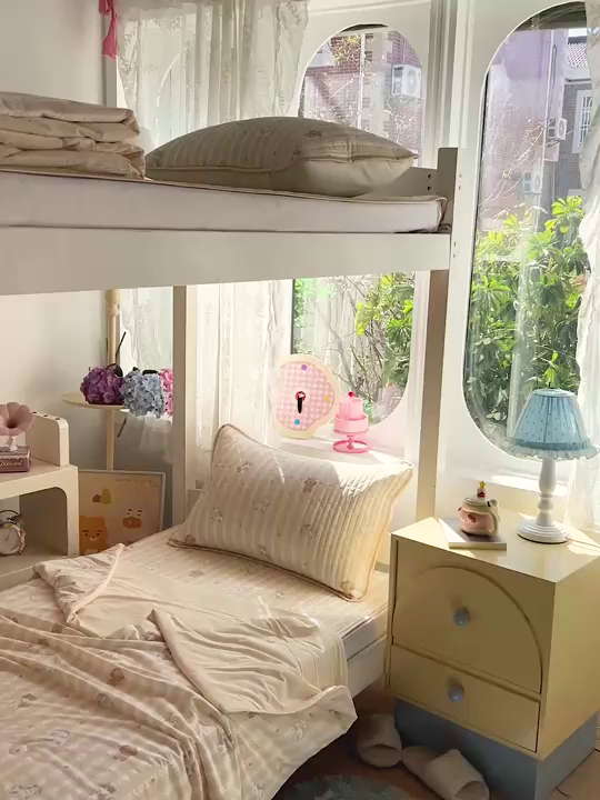 91家纺网 家纺一手货源 找家纺 卡普家居 2026新款A类锦氨凉感印花夏被床盖床单款三件套 奶黄泰迪